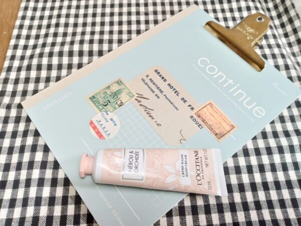 形から入る（お気に入りのノートとハンドクリーム）